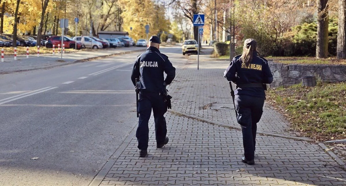 Policjanci i strażnicy miejscy wspólnie patrolują okolice cmentarzy