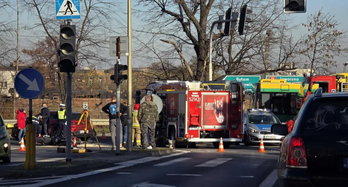 Wypadek na skrzyżowaniu Katowickiej i Chopina. Sygnalizacja nie działa od sierpnia