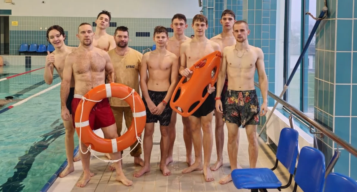 Młodzi strażacy trenowali ratownictwo wodne