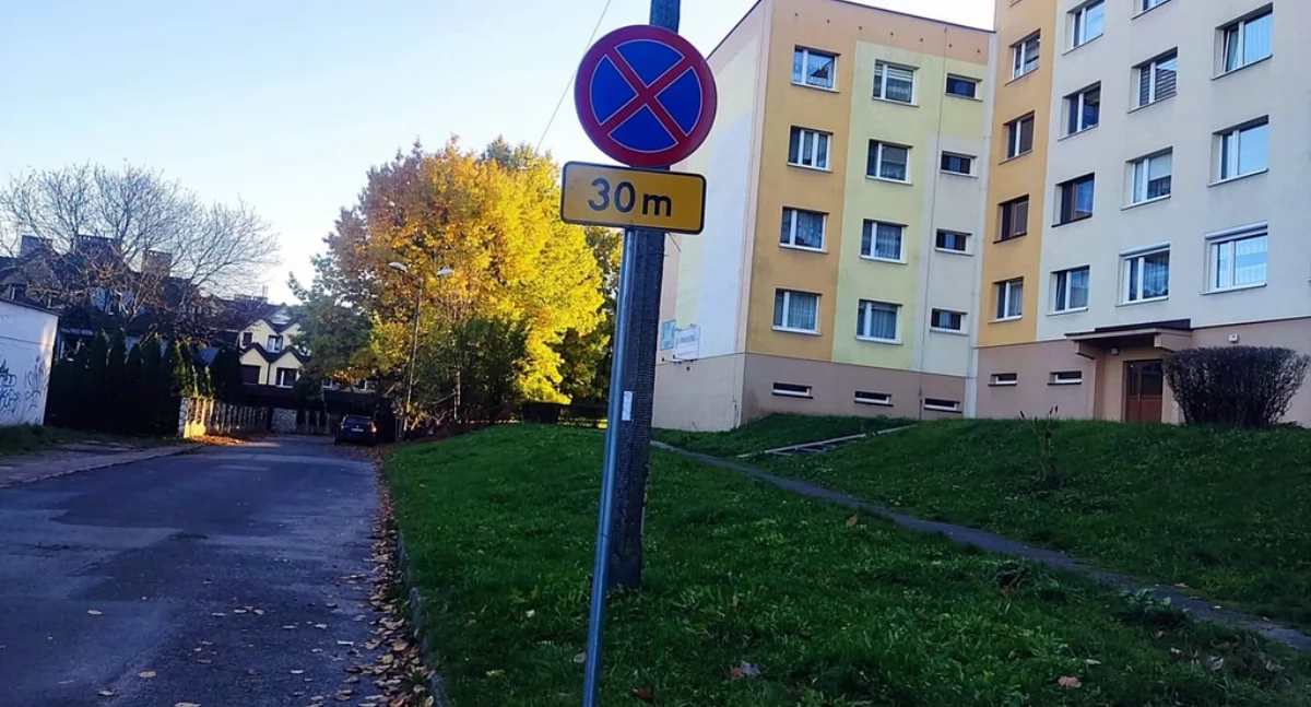 Koperta zamiast zakazu. Mieszkańcy chcą przywrócenia parkowania przy ul. Nad Przemszą