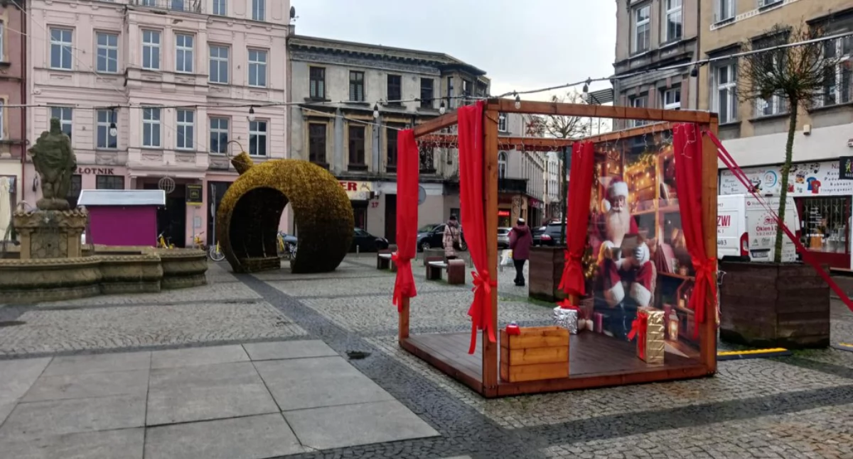 Choinka i zimowe dekoracje na Rynku