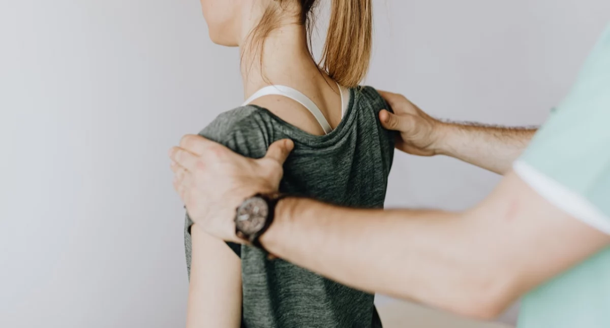 Kiedy terapia manualna u osteopaty stanowi klucz do trwałej ulgi, przewyższając działanie leków przeciwbólowych?