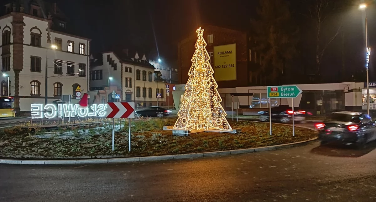 Nowa świetlna ozdoba na rondzie