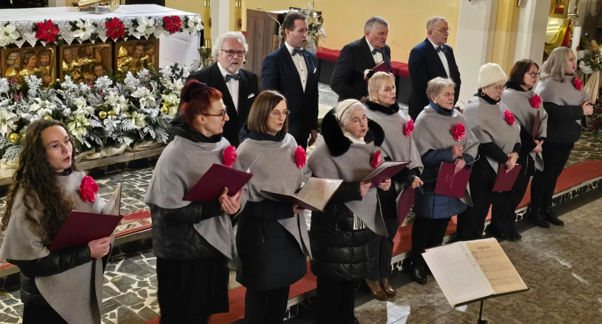 Kolędowanie z chórem Świętego Grzegorza w parafii NSPJ