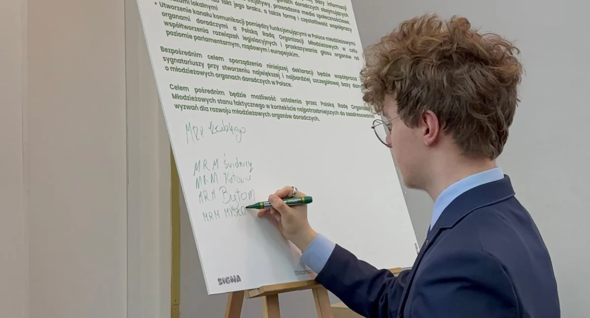 Młodzi radni „depczą po pętach” dorosłym rajcom