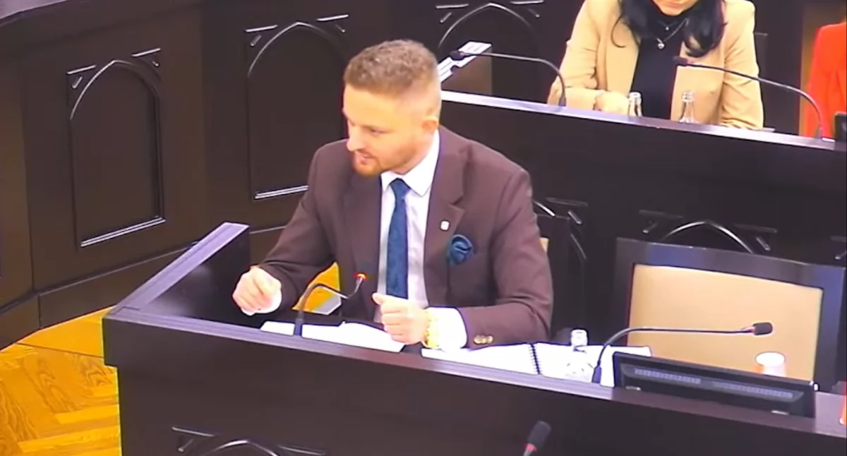 „Dam to na piśmie” - usłyszał mieszkaniec i stracił cierpliwość