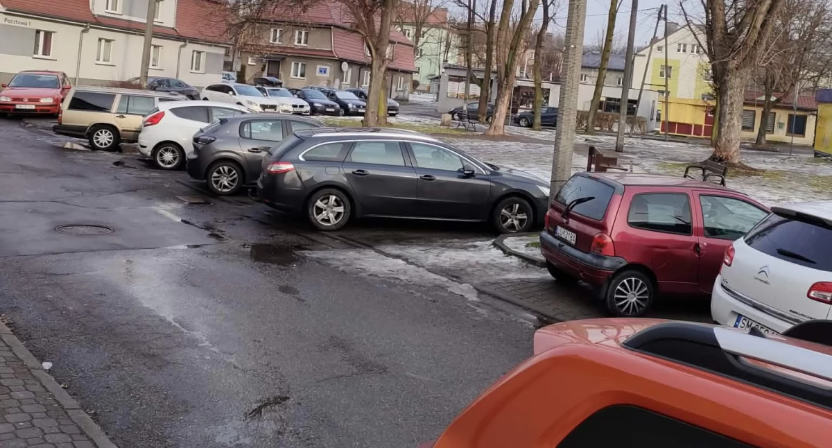 Klienci nie mają gdzie zaparkować. Radna pisze do prezydenta