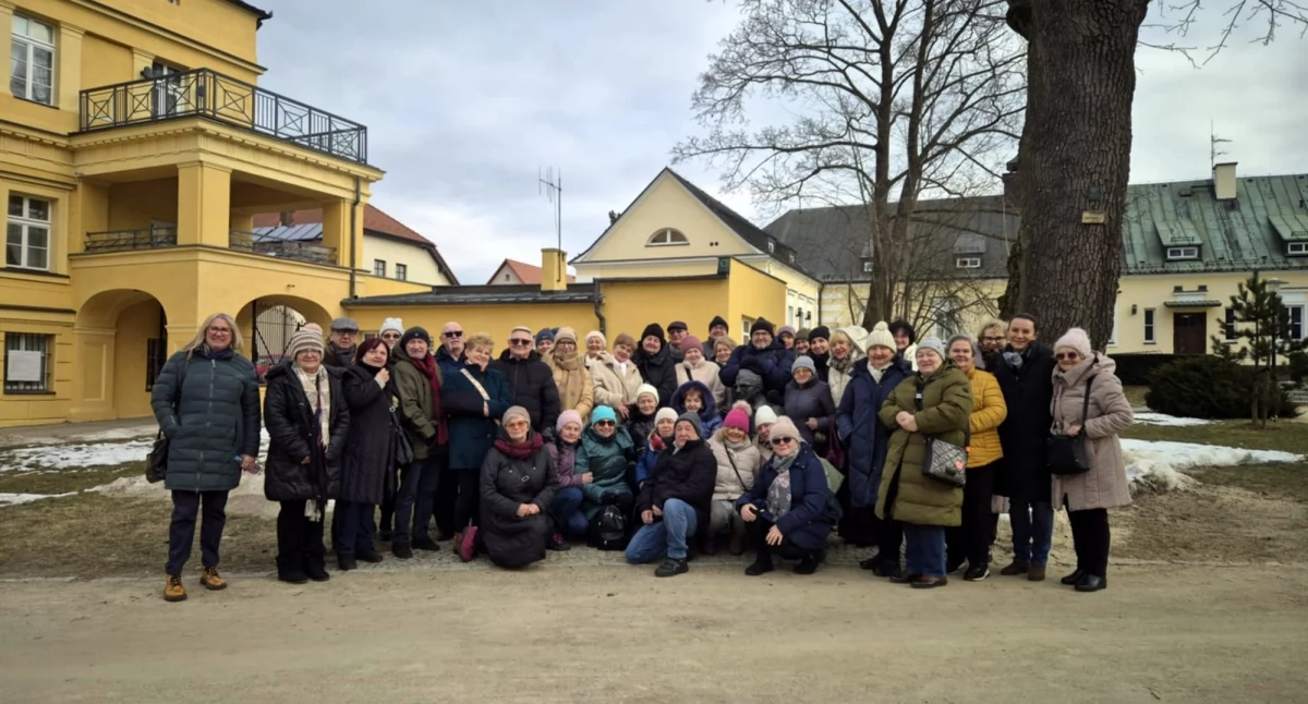 Seniorzy z Mysłowic odwiedzili siedzibę Zespołu Pieśni i Tańca Śląsk w Koszęcinie