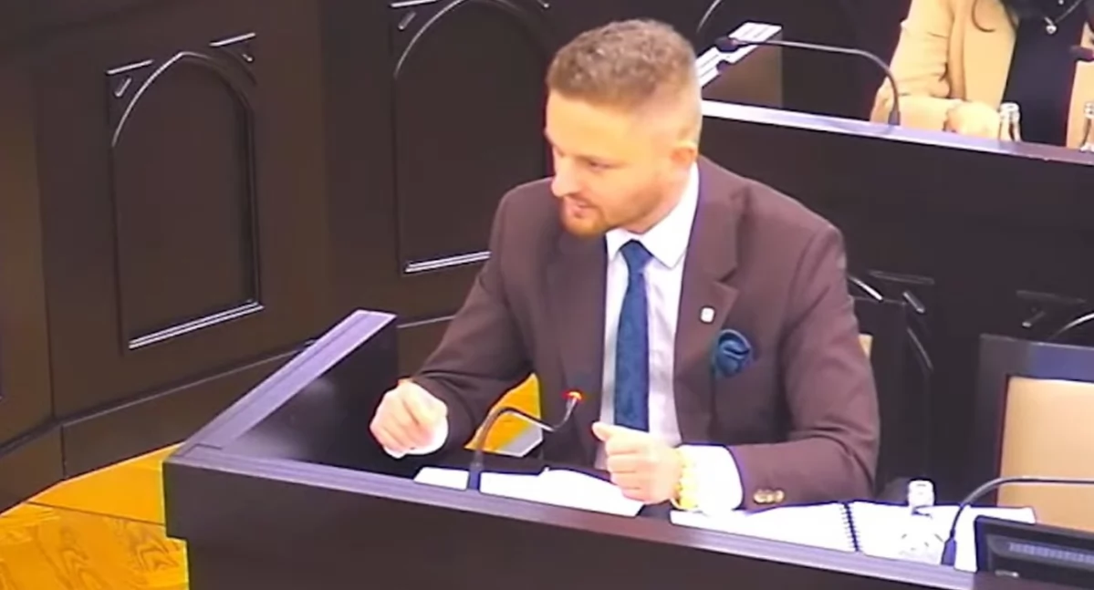 Bulwersujące zachowanie Mateusza Targosia. Radni opuścili posiedzenie Komisji Edukacji