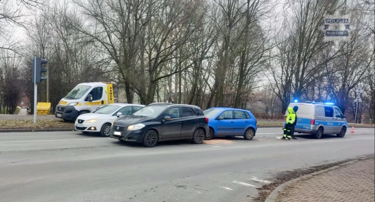 Zderzenie dwóch samochodów na ul. Mikołowskiej