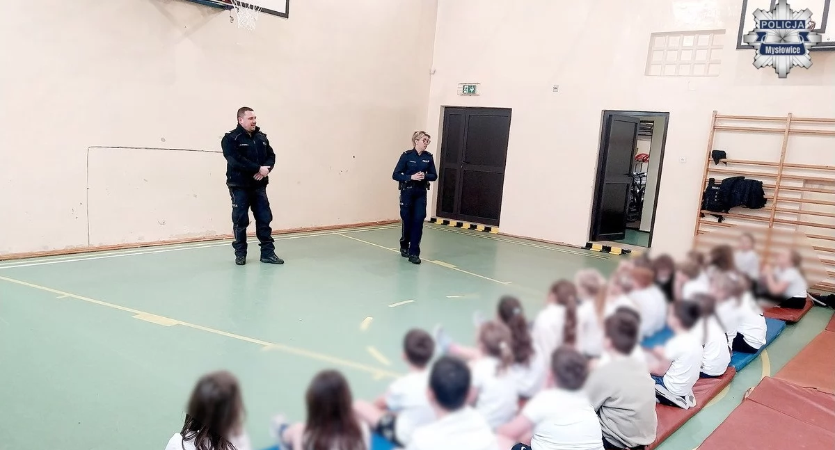 Policjanci przypomnieli uczniom o zasadach bezpiecznych ferii