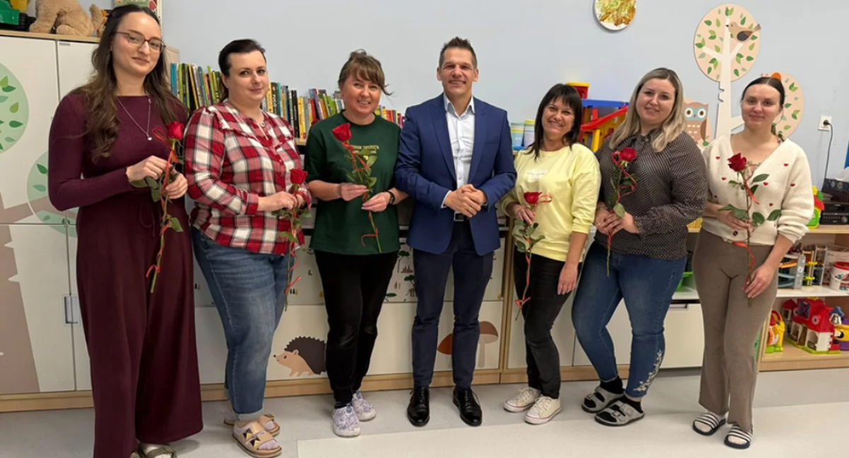 Z życzeniami dla pracowników żłobka