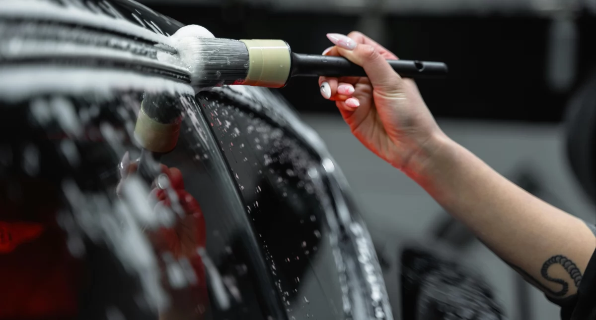 Auto detailing krok po kroku – jak profesjonalna pielęgnacja wpływa na wartość samochodu?