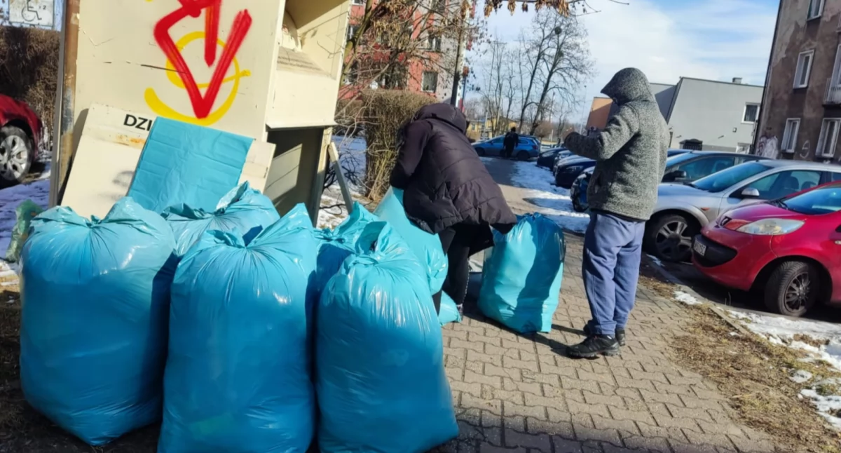 Kontenery na odzież to nie śmietnik