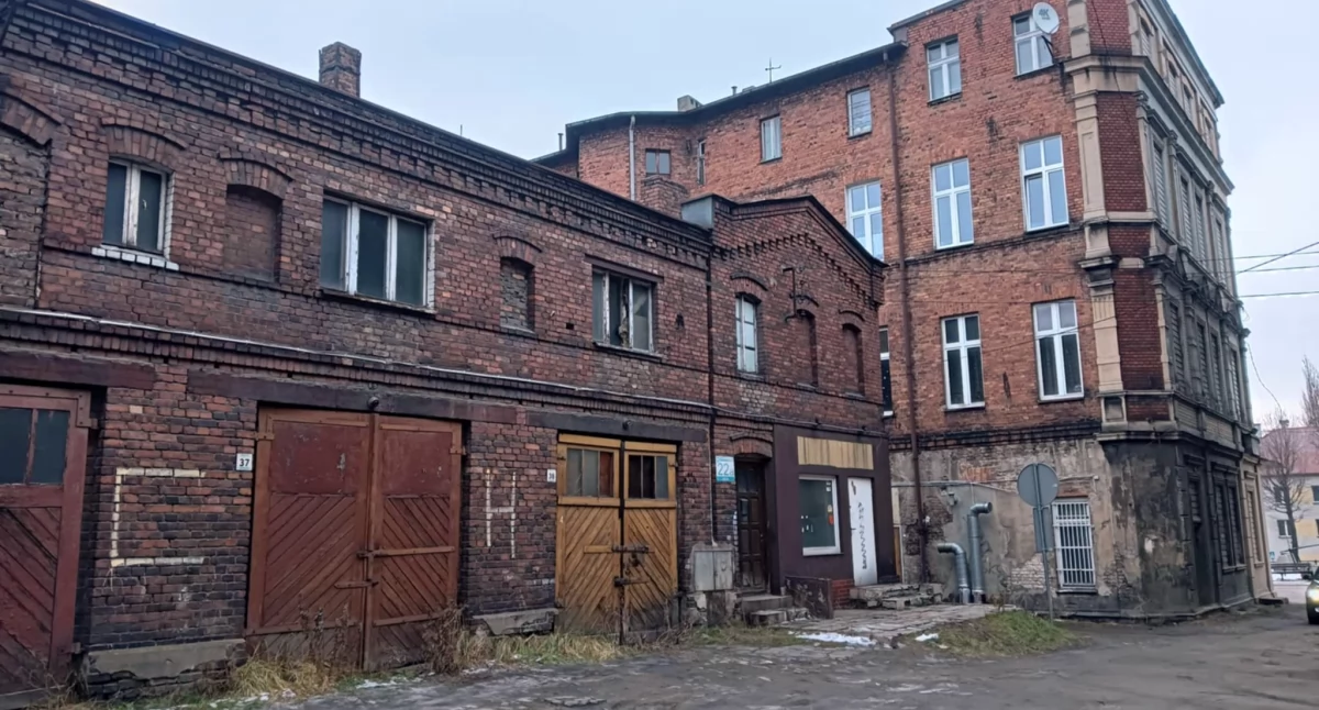 Spór o mieszkanie i garaż w Mysłowicach. Mieszkaniec skarży się na dyrektor MZGK