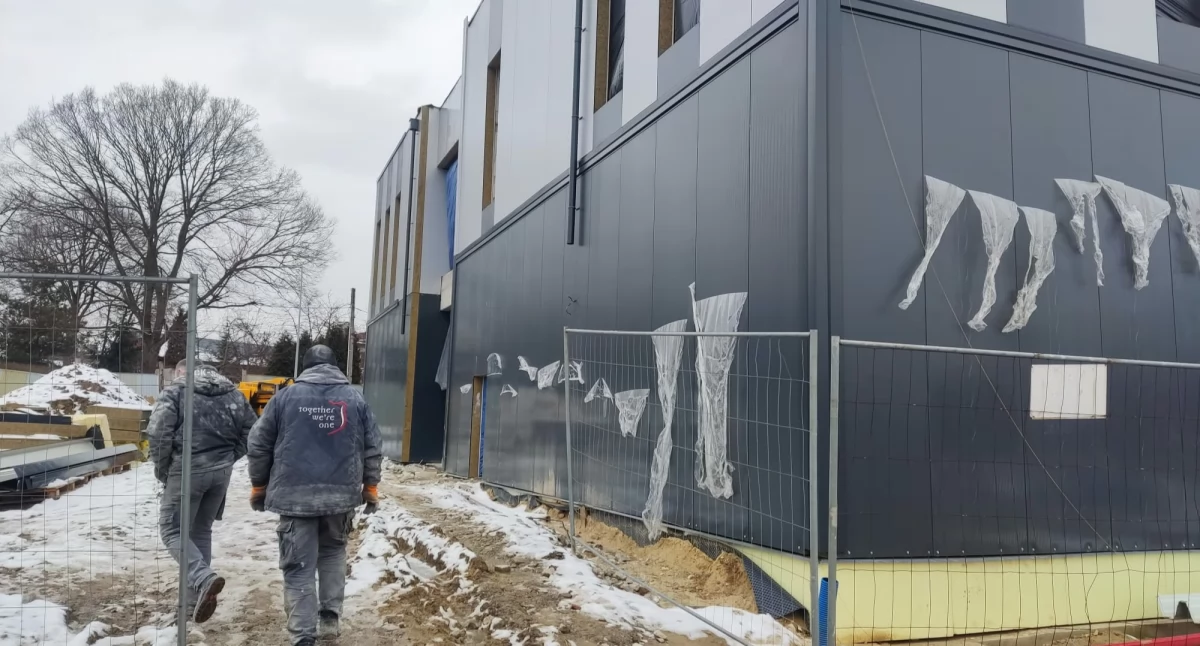 Nowy pawilon handlowo-biurowy na Ćmoku zostanie otwarty w tym roku