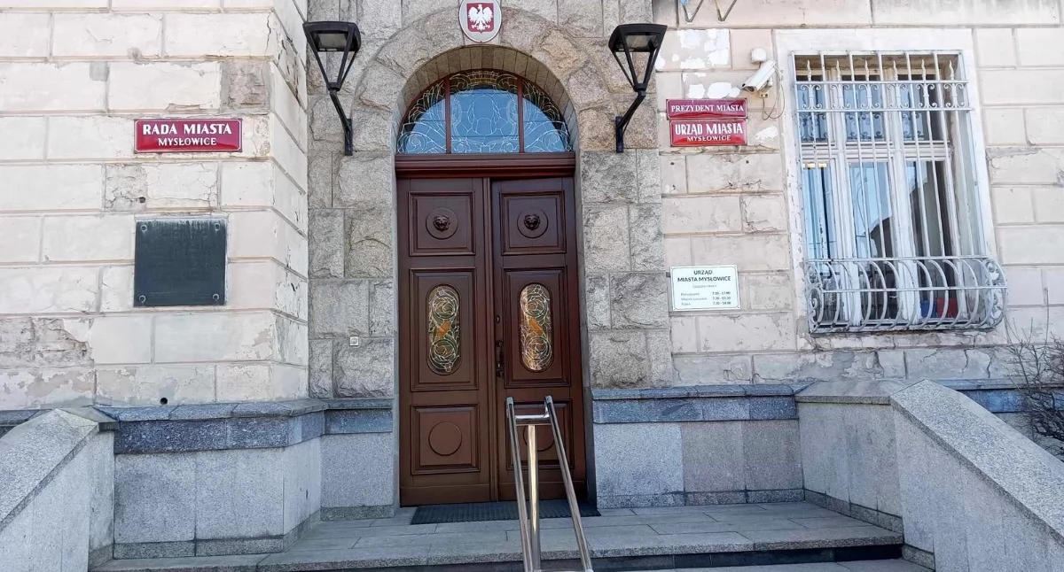 Nowe zasady w Urzędzie Miasta Mysłowice. Chodzenie po budynku tylko z urzędnikiem