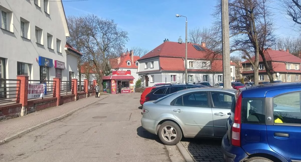 Czy na Wesołej powstaną nowe miejsca parkingowe dla osób niepełnosprawnych? Jest odpowiedź urzędu miasta