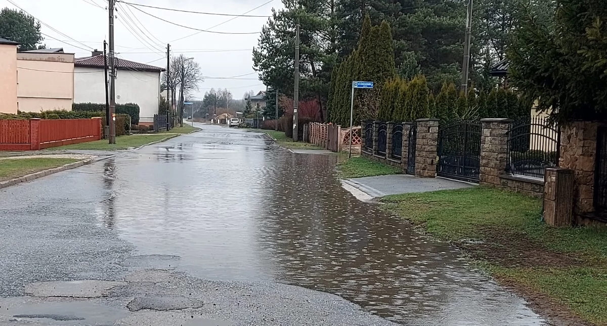 Po deszczu znów problem – zalana ulica Kościelniaka