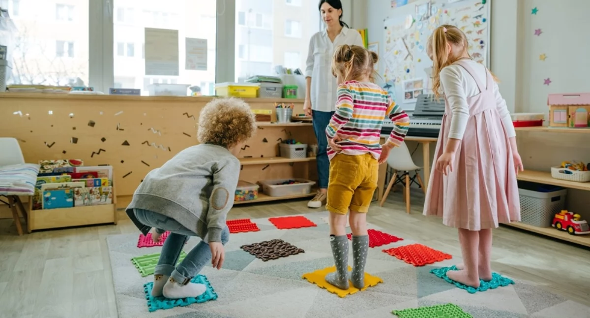 Opiekun w żłobku – jakie predyspozycje, zarobki i perspektywy ma ten zawód?     