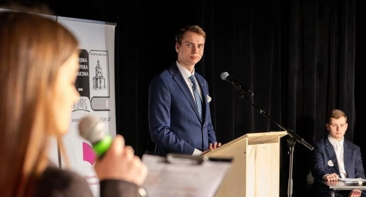 Nie tylko emotikony. Na Turnieju Debat Oksfordzkich młodzież wykazała się umiejętnościami prowadzenia sensownej dyskusji