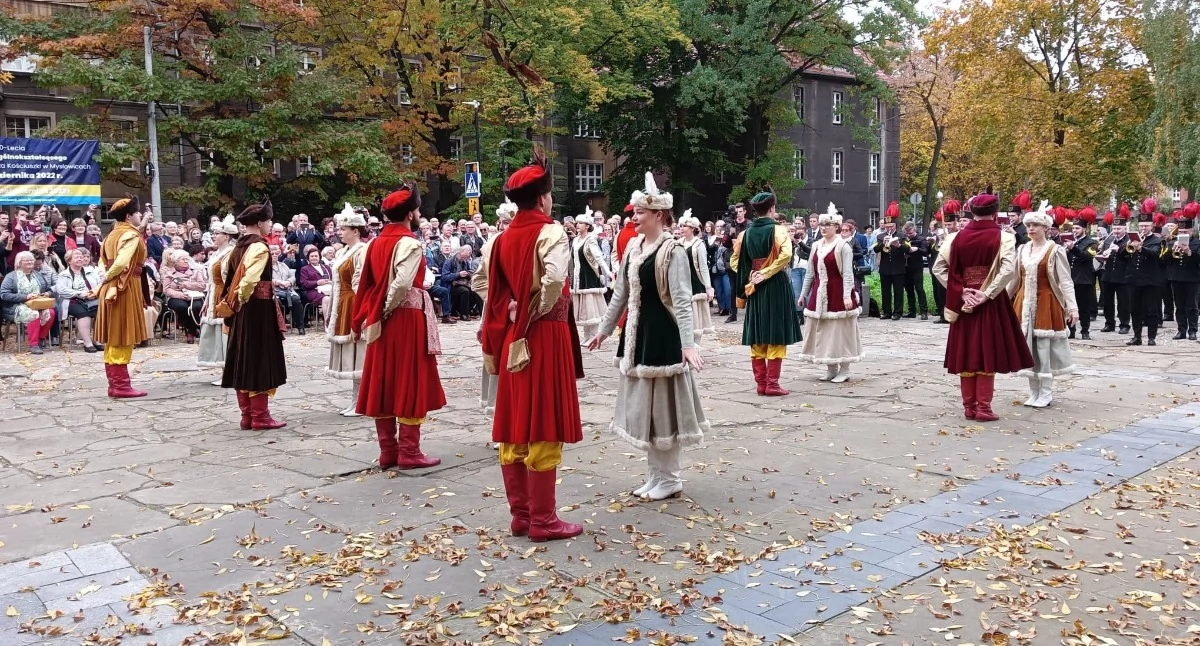 Poloneza czas zacząć! Mysłowice świętują 3 Maja w tanecznym korowodzie