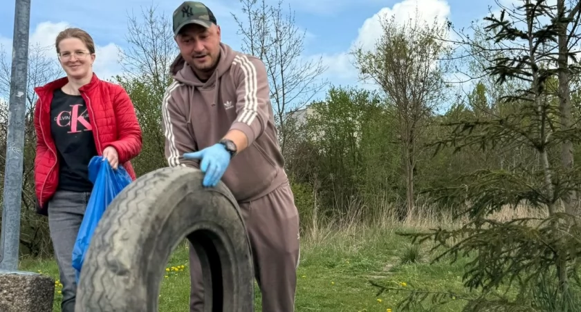Wiosenne porządki w Lasku Janowskim w Mysłowicach