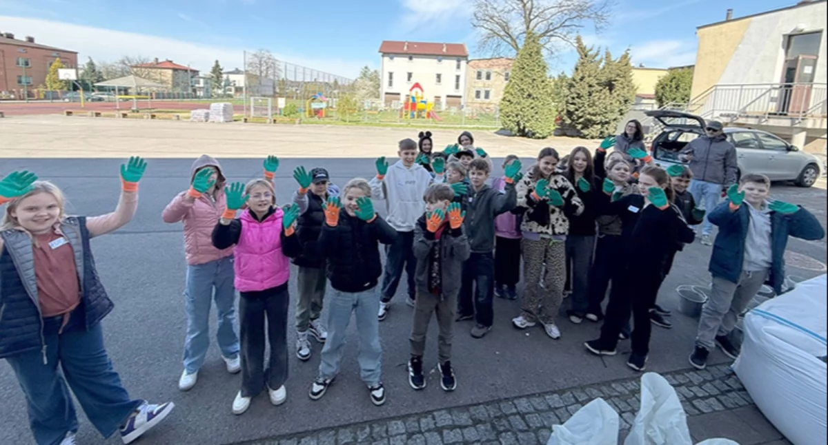 Przy SP2 w Imielinie powstał ogród deszczowy