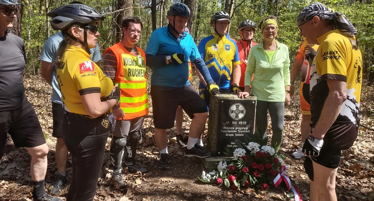 Patriotyzm na dwóch kółkach. Rajd rowerowy przejechał przez Kosztowy