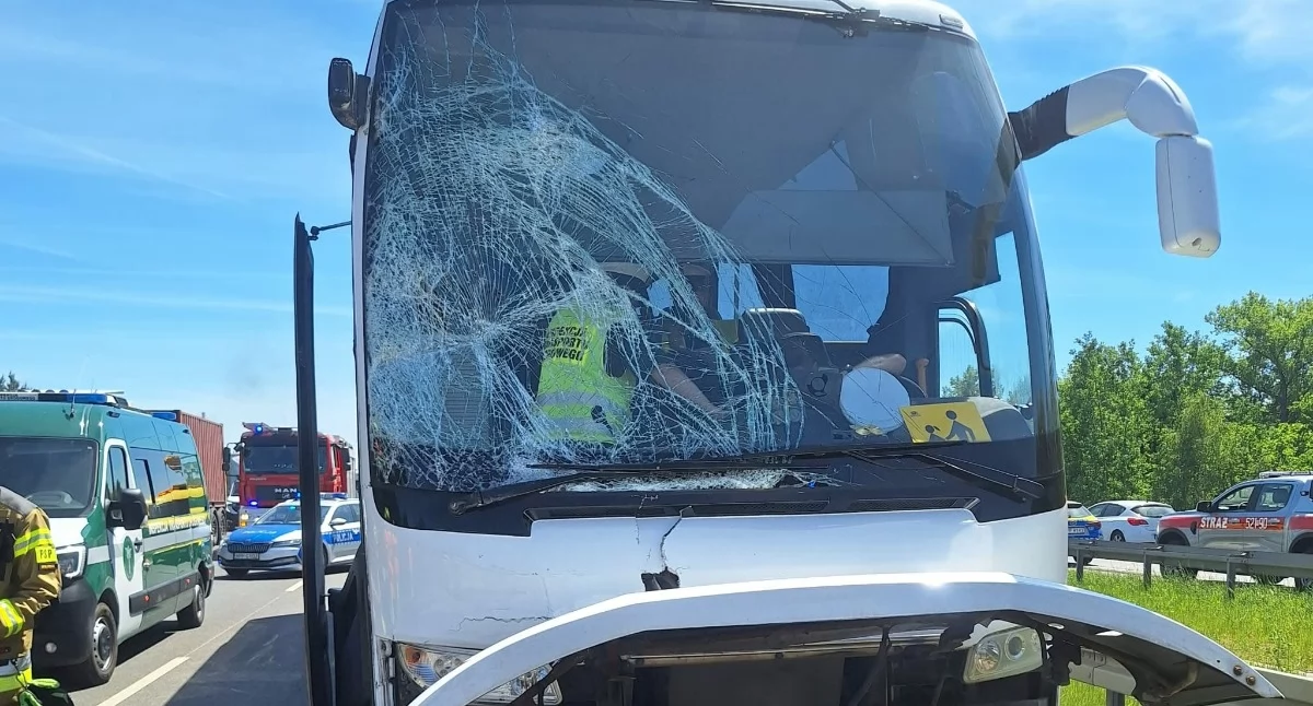 Zderzenie dwóch autokarów na autostradzie A4 w Mysłowicach. Dwoje nastolatków trafiło do szpitali