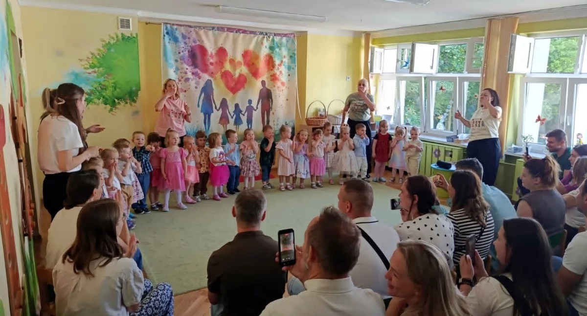 Dzień Matki w Mysłowicach. Maluchy ze żłobka zaprosiły rodziców na pełne wzruszeń występy