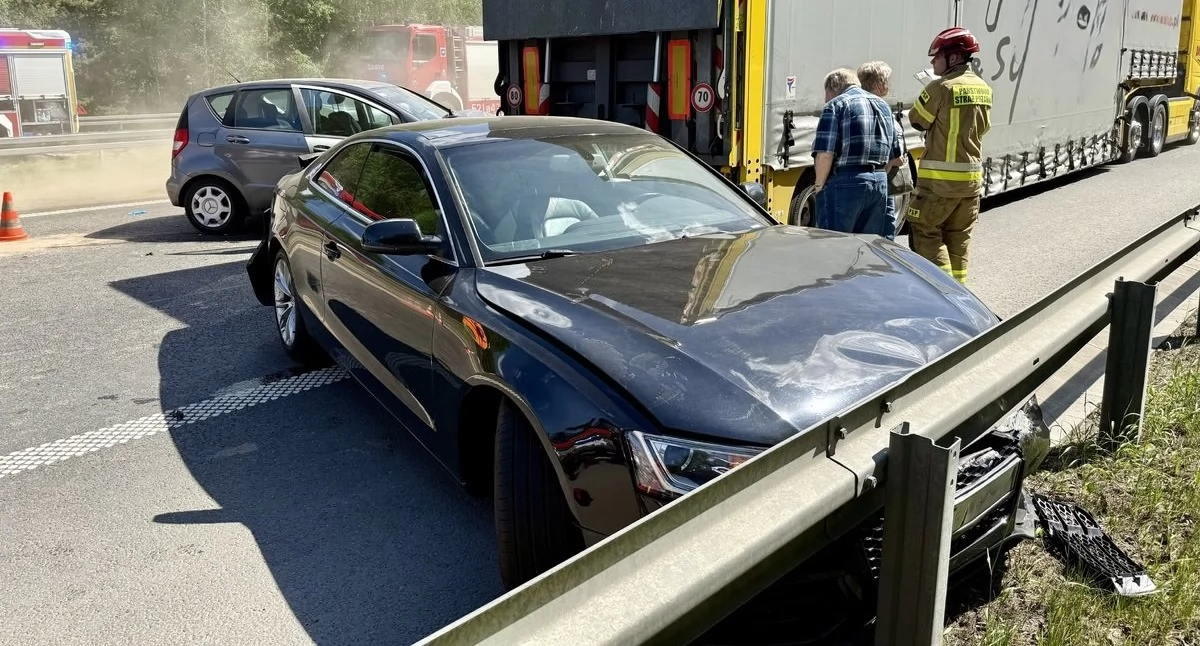Wypadek i kolizja na mysłowickim odcinku autostrady A4. 2 osoby ranne, droga jest zablokowana