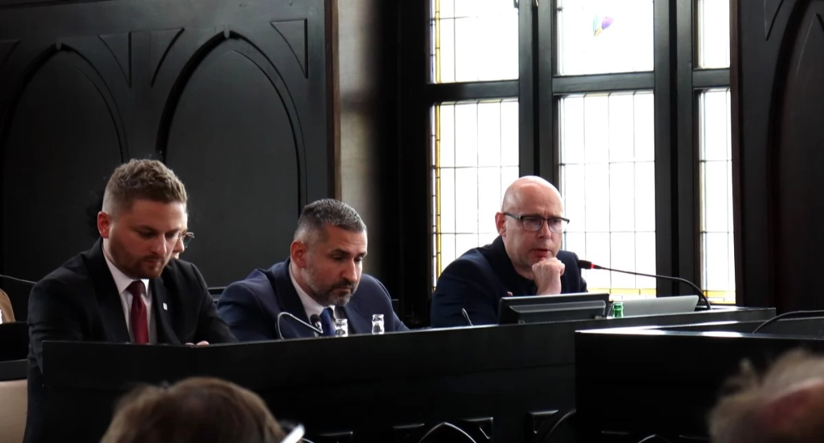 Prezydent Dariusz Wójtowicz otrzymał absolutorium i wotum zaufania