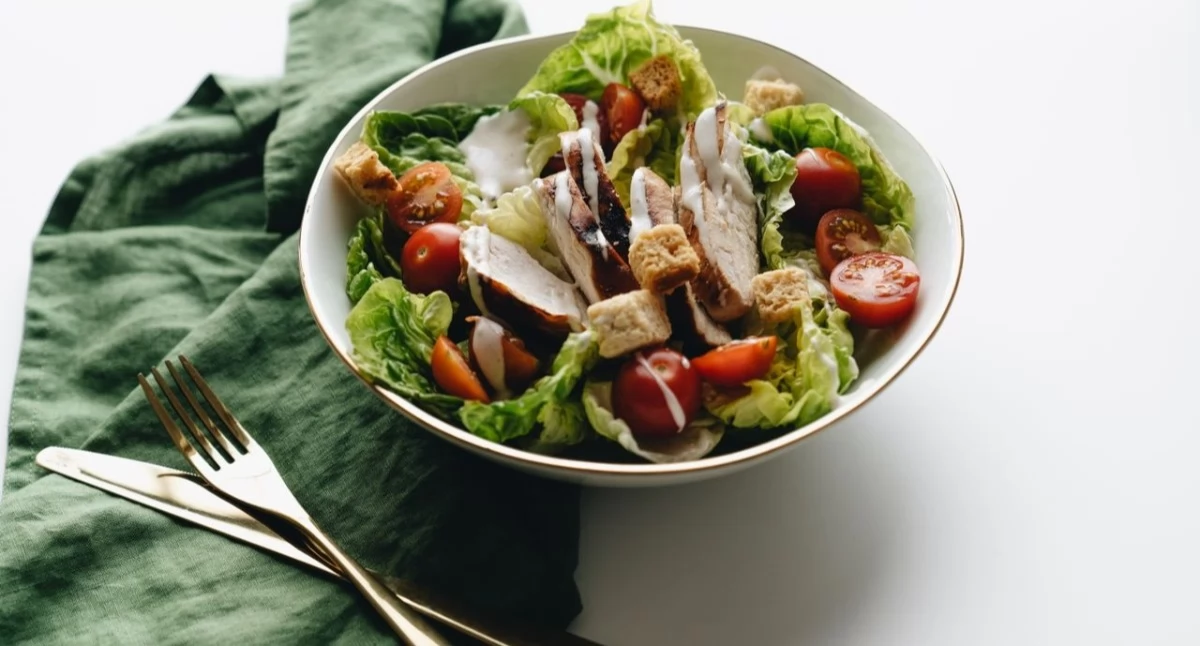 Który catering dietetyczny w Tychach pomoże Ci wreszcie zrealizować cele sylwetkowe bez monotonii w menu?
