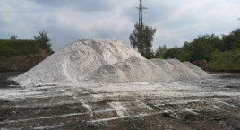 Czym jest biały proszek składowany w Brzęczkowicach?