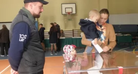 Mieszkańcy Mysłowic przy urnach wyborczych