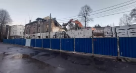 Z historycznych budynków przy ul. Portowej został tylko gruz