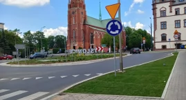 Koniec z chwastami wokół ronda Solidarności ks. Jerz&hellip;