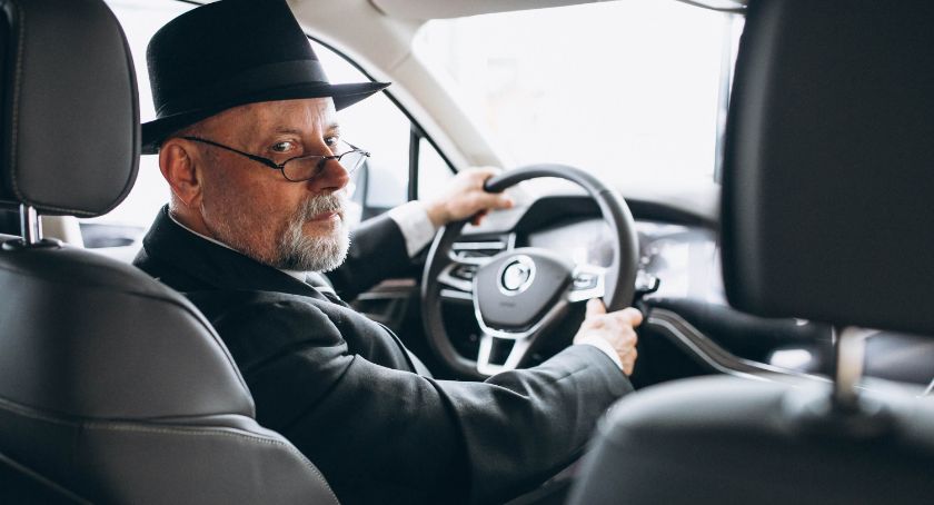 Jak ubezpieczyć samochód z domowego fotela?