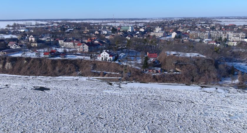Zator lodowy na Wiśle w Wyszogrodzie 14.02.2021. 
