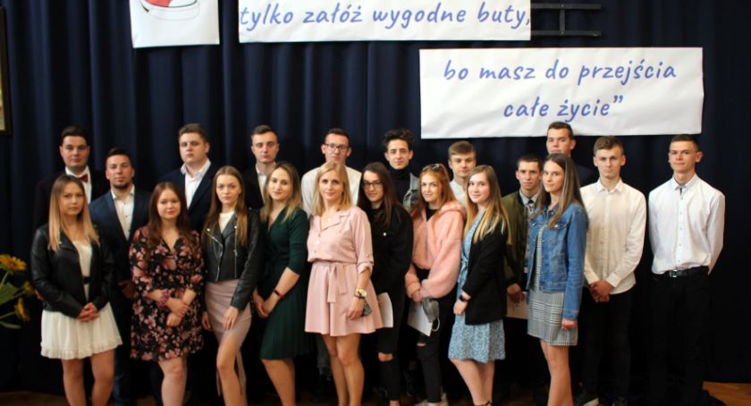 Zespół Szkół Wyszogród. Pożegnanie Absolwentów z rocznika 2021...