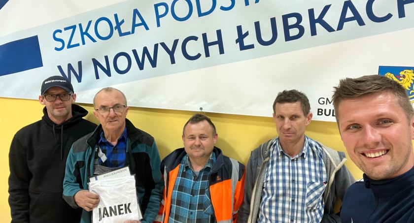 WYMIANA OŚWIETLENIA W SALI GIMNASTYCZNEJ W NOWYCH ŁUBKACH