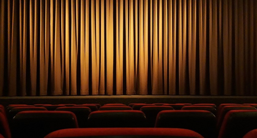 Magia Sceny i Śmiechu: Teatr Kwadrat Warszawa – Twój przystanek kulturalny