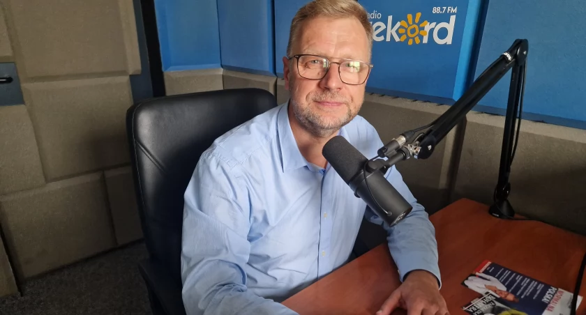  My normalni obywatele mamy dosyć walki na górze, która niszczy nasze rodziny i bezpośrednie relacje.
