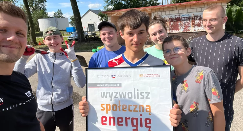 MŁODZIEŻ DZIAŁA LOKALNIE W NOWYCH ŁUBKACH