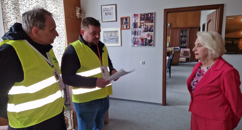 Protestujący Rolnicy z petycja u poseł Elżbiety Gapińskiej