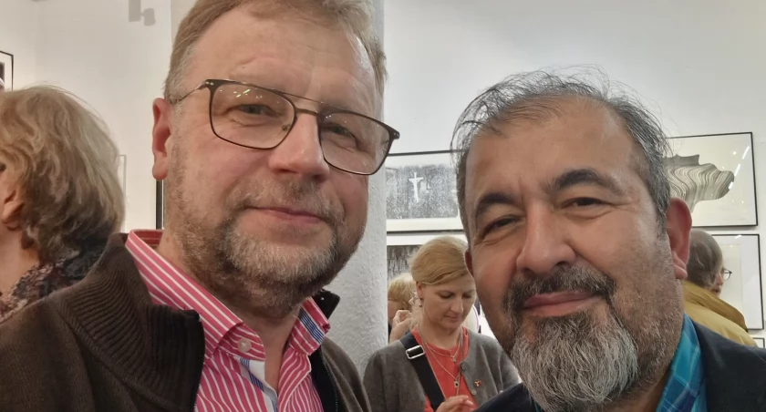Kup dzieło sztuki i pomóż jednemu z nas