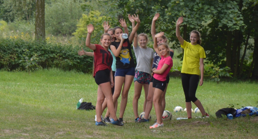 WZNOWIENIE TRENINGÓW DZIEWCZĄT KLUBU SPORTOWEGO ZJEDNOCZENI BULKOWO