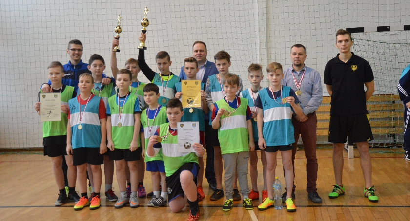  III TURNIEJ PIŁKARSKI JUNIORÓW U-13 W BULKOWIE