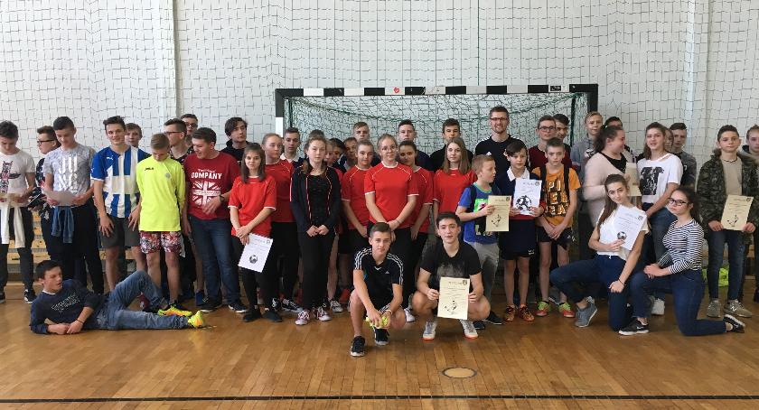 MIĘDZYSZKOLNE TURNIEJE HALOWEJ PIŁKI NOŻNEJ W BULKOWIE
